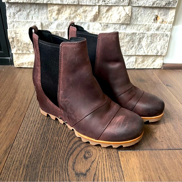 Sorel Shoes - Women’s Sorel Lea Wedge Chelsea Bootie, Redwood brown size 7.5